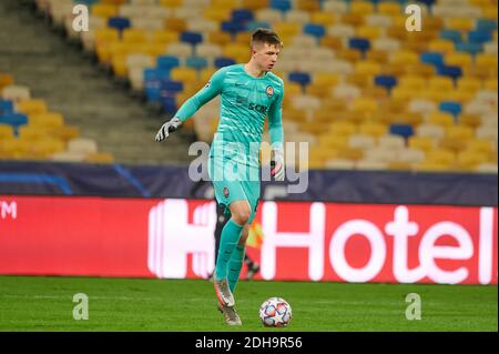 KIEV, UCRAINA - 1 DICEMBRE 2020: Portiere Anatolii Trubin di Shakhtar Donetsk in azione durante la partita della UEFA Champions League vs Real Madr Foto Stock
