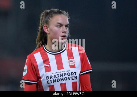 EINDHOVEN, PAESI BASSI - 9 DICEMBRE: Romee Leuchter della PSV durante la partita della UEFA Womens Champions League tra PSV e Barcellona al PSV Campus De He Foto Stock