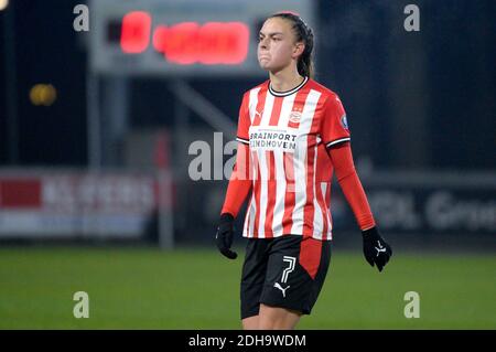 EINDHOVEN, PAESI BASSI - 9 DICEMBRE: Romee Leuchter della PSV durante la partita della UEFA Womens Champions League tra PSV e Barcellona al PSV Campus De He Foto Stock