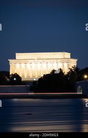 Il Lincoln Memorial e il fiume Potomac di notte. Foto Stock