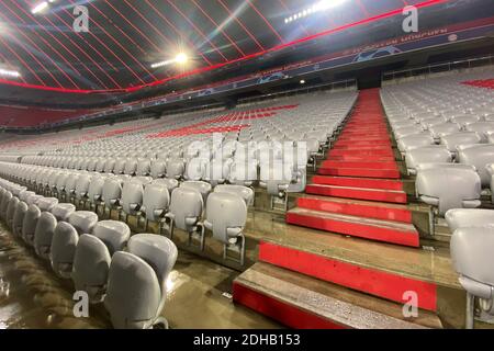 Monaco, Germania. 09 dicembre 2020. Stadio vuoto, posti vuoti, tribune, gioco di fantasmi, senza spettatori, FC Bayern Munich-Lokomotiv Moscow 2-0, Football Champions League, gruppo A, palco di gruppo, 6° incontro, il 9 dicembre 2020 ALLIANZAREN A. | Use Worldwide Credit: dpa/Alamy Live News Foto Stock