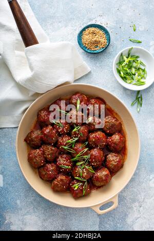 Polpette asiatiche con salsa dolce e acersa Foto Stock