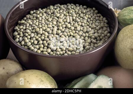 Assortimento di ingredienti alimentari naturali, concetto di cibo sano. Foto Stock