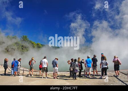 Pool di Champagne, Wai-O-Tapu Thermal Wonderland, Rotorua, Baia di Planty Regione, Isola del nord, Nuova Zelanda Foto Stock