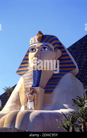 Replica di Sphinx fuori Luxor Hotel a Las Vegas, NV Foto Stock