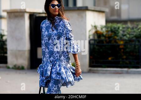 Street Style, in arrivo allo spettacolo Mugler Primavera-Estate 2018 che si tiene a Trocadero, Parigi, Francia, il 30 settembre 2017. Foto di Marie-Paola Bertrand-Hillion/ABACAPRESS.COM Foto Stock