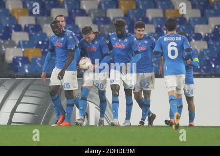 Napoli, Italia. 10 dicembre 2020. Il centrocampista polacco del SSC Napoli Piotr Zielinski festeggia dopo aver segnato un gol con la sua squadra durante la partita di calcio della UEFA Europa League SSC Napoli vs Real Sociedad.Napoli e Real Sociedad hanno disegnato 1-1. Credit: Agenzia fotografica indipendente/Alamy Live News Foto Stock