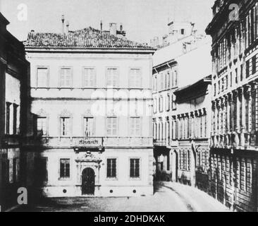 1870 c.. , Milano , Italia : la casa del più celebre scrittore italiano ALESSANDRO MANZONI ( 1785-1873 ), autore del libro ' i Promessi sposi ' ( 1827-1842 ), in via Morone 1, Rateo buyed in 1813 - SCRITTORE - LETTERATO - LETTERATURA - LETTERATURA - STORIA FOTO STORICHE - storica - foto - foto - storia - foto - Milano - GEOGRAFIA - GEOGRAFIA ---- Archivio GBB Foto Stock