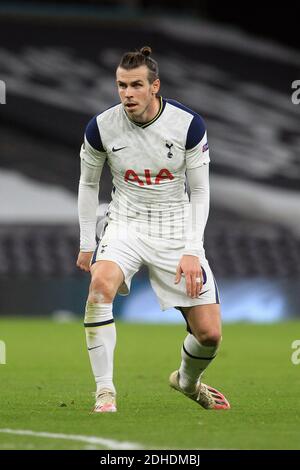 Londra, Regno Unito. 10 dicembre 2020. Gareth Bale di Tottenham Hotspur guarda sopra. UEFA Europa League, group J match, Tottenham Hotspur contro Anversa al Tottenham Hotspur Stadium di Londra giovedì 10 dicembre 2020. Questa immagine può essere utilizzata solo per scopi editoriali. Solo per uso editoriale, è richiesta una licenza per uso commerciale. Nessun utilizzo nelle scommesse, nei giochi o nelle pubblicazioni di un singolo club/campionato/giocatore. pic by Steffan Bowen/Andrew Orchard sports photography/Alamy Live news Credit: Andrew Orchard sports photography/Alamy Live News Foto Stock