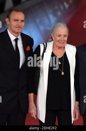 L'attrice inglese Vanessa Redgrave e suo figlio, produttore e regista Carlo Gabriel Nero camminano sul tappeto rosso durante il 12° Festival del Cinema di Roma il 2 novembre 2017 a Roma, Italia. Foto di Eric Vandeville/ABACAPRESS.COM Foto Stock