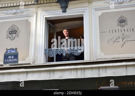 Lo scrittore francese Eric Vuillard pone dopo essere stato premiato con il Prix Goncourt per il suo libro 'l'Ordre du Jour' al ristorante Drouant a Parigi, Francia il 6 novembre 2017. Foto di Alban Wyters/ABACAPRESS.COM Foto Stock