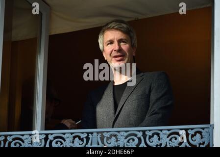 Lo scrittore francese Eric Vuillard pone dopo essere stato premiato con il Prix Goncourt per il suo libro 'l'Ordre du Jour' al ristorante Drouant a Parigi, Francia il 6 novembre 2017. Foto di Alban Wyters/ABACAPRESS.COM Foto Stock