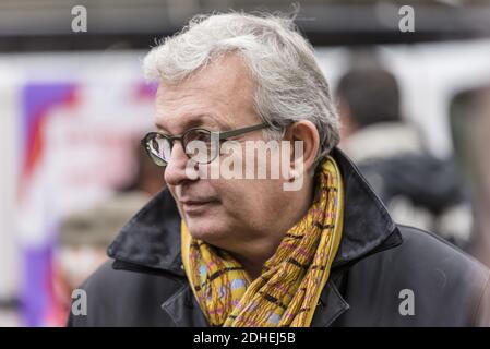 Pierre Laurent - tra 8000 e 40 000 persone, secondo la prefettura e il CGT, ha dimostrato di nuovo nelle strade di Parigi per protestare contro le riforme del mercato del lavoro promulgate da ordini del governo di Emmanuel Macron. Il corteo è andato nella calma della Place de la Republique a Place de la Nation. Parigi, Francia, 16 novembre 2017. Foto di Samuel Boivin / ABACAPRESS.COM Foto Stock