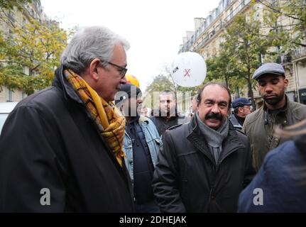 Pierre Laurent, Philippe Martinez - tra le 8000 e le 40 000 persone, secondo la prefettura e il CGT, ha dimostrato di nuovo nelle strade di Parigi per protestare contro le riforme del mercato del lavoro promulgate da ordini del governo di Emmanuel Macron. Il corteo è andato nella calma della Place de la Republique a Place de la Nation. Parigi, Francia, 16 novembre 2017. Foto di Somer/ABACAPRESS.COM Foto Stock