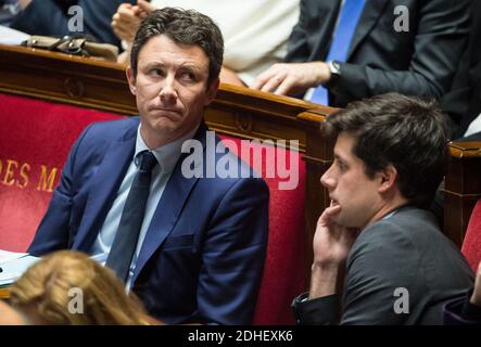 Il Ministro francese dell'Economia, Benjamin Griveaux, durante una sessione di interrogazioni al governo all'Assemblea nazionale di Parigi il 22 novembre 2017. Photo by ELIOT BLONDT/ABACAPRESS.COM Foto Stock