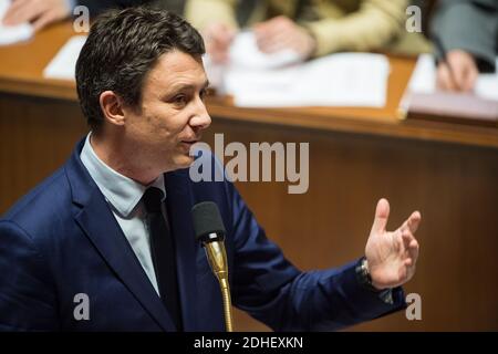 Il Ministro francese dell'Economia, Benjamin Griveaux, durante una sessione di interrogazioni al governo all'Assemblea nazionale di Parigi il 22 novembre 2017. Photo by ELIOT BLONDT/ABACAPRESS.COM Foto Stock