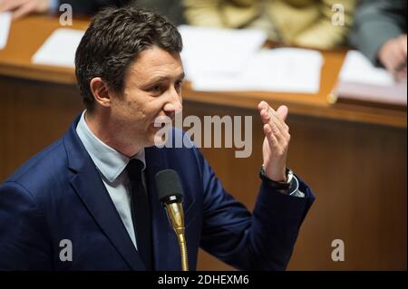 Il Ministro francese dell'Economia, Benjamin Griveaux, durante una sessione di interrogazioni al governo all'Assemblea nazionale di Parigi il 22 novembre 2017. Photo by ELIOT BLONDT/ABACAPRESS.COM Foto Stock