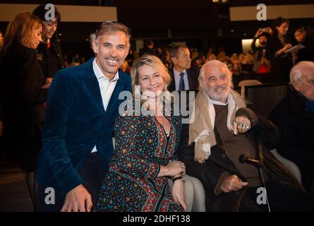 Paul Belmondo e sua moglie Luana con l'attore Jean-Paul Belmondo partecipano a 'The Gazelles' diretto da Paul Belmondo Paris Premiere all'UNESCO il 24 novembre 2017 a Parigi, Francia. Foto di Eliot Blondt/ABACAPRESS.COM Foto Stock