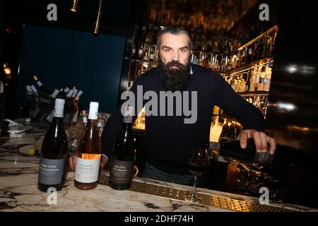 Sebastien Chabal, ex rugby francese, che ha giocato per sale Sharks, Racing Metro 92 Parigi e la squadra nazionale francese, presenta i suoi vini progettati con l'aiuto di Christophe Novara e Les Vignerons Du Cellier Des Chartreux all'hotel le Roch di Parigi, Francia, 30 novembre 2017. Photo par Jerome Domine/ABACAPRESS.COM Foto Stock