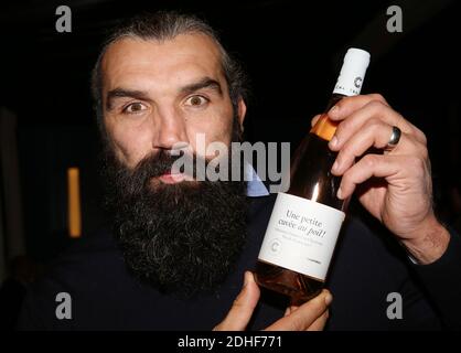 Sebastien Chabal, ex rugby francese, che ha giocato per sale Sharks, Racing Metro 92 Parigi e la squadra nazionale francese, presenta i suoi vini progettati con l'aiuto di Christophe Novara e Les Vignerons Du Cellier Des Chartreux all'hotel le Roch di Parigi, Francia, 30 novembre 2017. Photo par Jerome Domine/ABACAPRESS.COM Foto Stock