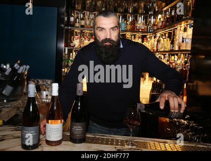 Sebastien Chabal, ex rugby francese, che ha giocato per sale Sharks, Racing Metro 92 Parigi e la squadra nazionale francese, presenta i suoi vini progettati con l'aiuto di Christophe Novara e Les Vignerons Du Cellier Des Chartreux all'hotel le Roch di Parigi, Francia, 30 novembre 2017. Photo par Jerome Domine/ABACAPRESS.COM Foto Stock