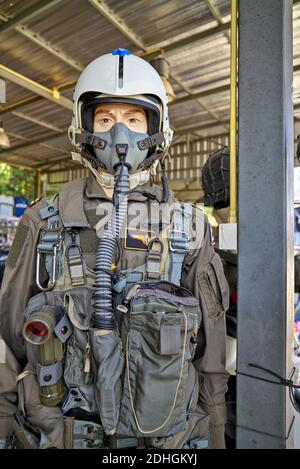 Abbigliamento da combattimento pilota da combattimento e respiratore di ossigeno In mostra in occasione di una mostra della seconda guerra mondiale Foto Stock