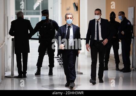 L'ex presidente francese Nicolas Sarkozy l'ultimo giorno del suo processo sulle accuse di corruzione il 10 dicembre 2020 presso il tribunale di Parigi. I pubblici ministeri nel processo di corruzione di riferimento dell'ex presidente francese Nicolas Sarkozy lo hanno chiesto l'8 dicembre 2020 per essere condannato a un periodo di detenzione di quattro anni di cui dovrebbe servire due. Foto di Raphael Lafargue/ABACAPRESS.COM Foto Stock