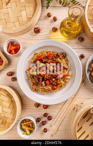 Carne di maiale al forno, piatti tradizionali cinesi a portata principale Foto Stock