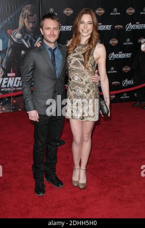 Chris Hardwick e Chloe Dykstra agli AVENGERS. PRIMA MONDIALE HOLLYWOOD LOS ANGELES CALIFORNIA USA 04/11/2012 Foto Stock