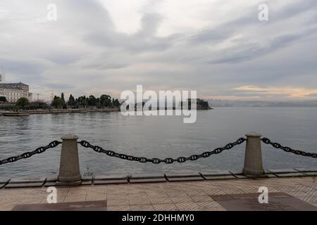 La Coruna, Galizia / Spagna - 26 novembre 2020: Veduta della fortezza di Castelo de San Anton nel porto di la Coruna in Galizia Foto Stock