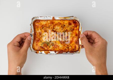 Spaghetti di pomodoro su sfondo bianco Foto Stock