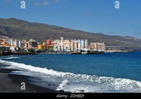 Spagna, Isole Canarie, Tenerife, Candelaria villaggio sull'oceano Atlantico Foto Stock
