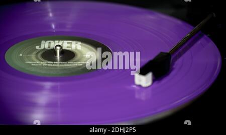 SAN JOSE, COSTA RICA - 31 ottobre 2020: Joker vinile con una sfocatura movimento Foto Stock