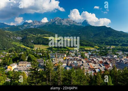 Barcelonnette Town, Valle Ubaye, Vallée de l'Ubaye, Alpi dell'alta Provenza, Francia, Europa Foto Stock