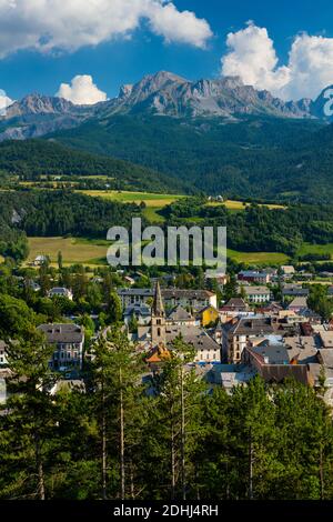 Barcelonnette Town, Valle Ubaye, Vallée de l'Ubaye, Alpi dell'alta Provenza, Francia, Europa Foto Stock