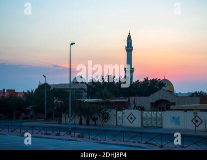 Alba spettacolare in uno dei quartieri di Dubai. EMIRATI ARABI UNITI. Foto Stock