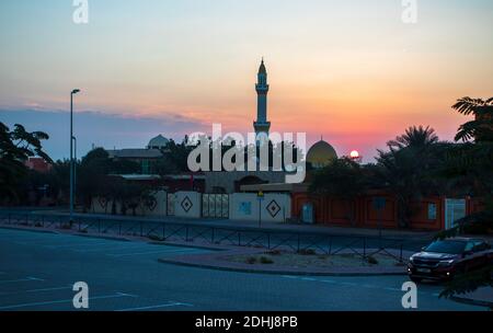 Alba spettacolare in uno dei quartieri di Dubai. EMIRATI ARABI UNITI. Foto Stock
