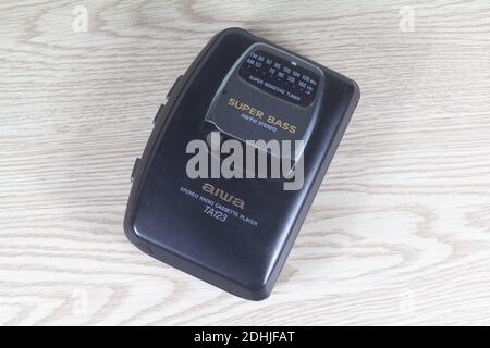 Primelin – Francia, 13 febbraio 2020 : radio e riproduttore di cassette Aiwa Foto Stock