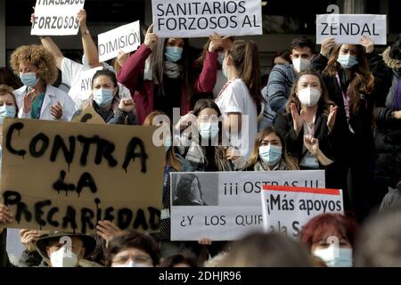 Madrid, Spagna; 11/12/2020.- i lavoratori dell'ospedale de Octubre del 12 a Madrid protestano sotto lo slogan "Check the Zendal Hospital". Credit: dpa Picture Alliance/Alamy Live News Foto Stock