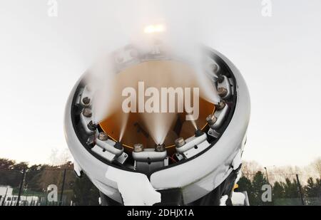 Pistola da neve mobile per la produzione di neve artificiale. Foto Stock