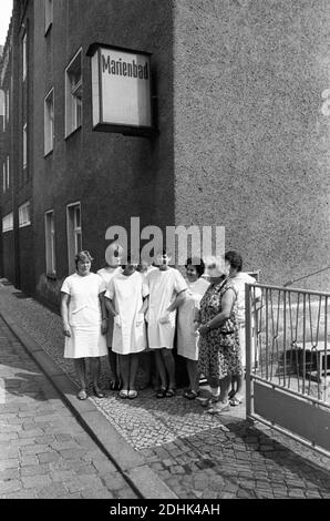 30 novembre 1984, Sassonia, Eilenburg: A metà degli anni '80, la struttura 'Marienbad' del servizio sanitario della RDT ha fornito assistenza sanitaria ai cittadini. La data esatta di ammissione non è nota. Foto: Volkmar Heinz/dpa-Zentralbild/ZB Foto Stock