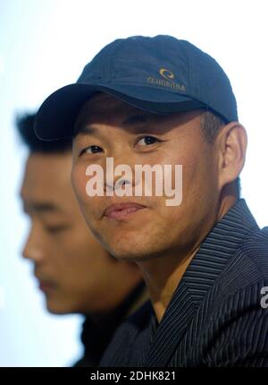 Il regista sudcoreano Kim Ki-duk è presente alla conferenza stampa durante il Festival Internazionale del Cinema di Karlovy Vary, Repubblica Ceca, 1 luglio 2006. Kim Foto Stock