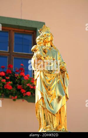 La Statua della Vergine Maria è una vista di Riedenburg Foto Stock