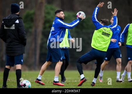 Pallamano in allenamento di calcio. Marco Djuricin (KSC) sulla palla. GES/Calcio/2. Bundesliga: Karlsruher SC - allenamento, 11.12.2020 Calcio: 2. Bundesliga: KSC Training, Karlsruhe, 9 dicembre 2020 | utilizzo in tutto il mondo Foto Stock