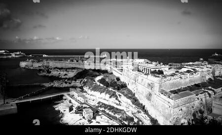 Kalkara Malta e Fort Rikasoli dall'alto Foto Stock