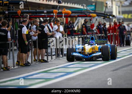 ALONSO Fernando (spa) alla guida della sua ex Renault R25 del 2005, durante la Formula 1 Etihad Airways Abu Dhabi Grand Prix 2020, dal 11 al 13 dicembre 2020 sul circuito di Yas Marina, ad Abu Dhabi - Foto Florent Gooden / DPPI / LM Foto Stock