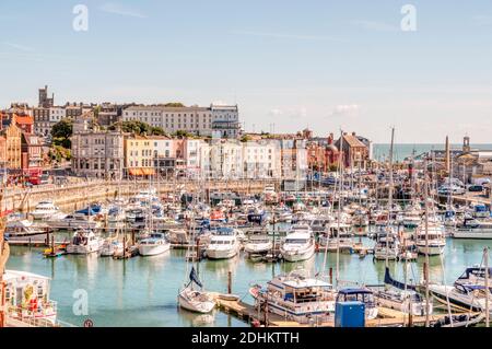 Imbarcazioni da diporto ormeggiata in porto a Ramsgate nel Kent. Foto Stock