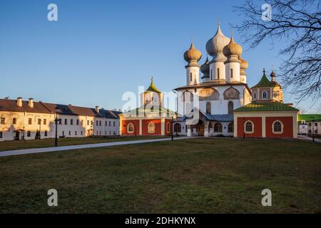 Assunzione Cattedrale del Monastero dell'Assunzione di Tikhvin. Tikhvin, regione di Leningrado, Russia Foto Stock