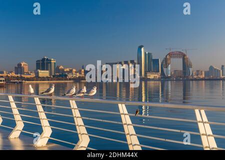 Mattina presto sul viale di mare a Baku Foto Stock