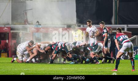 Leicester, Regno Unito. 11 Dicembre 2020. ; Welford Road Stadium, Leicester, Midlands, Inghilterra; European Rugby Challenge Cup, Leicester Tigers Versus Brive; Steam esce dai giocatori durante una mischia nel primo tempo credito: Action Plus Sports Images/Alamy Live News Foto Stock